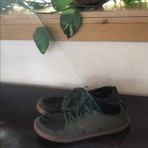 Astral canvas grounding sneakers in forest green. Like new